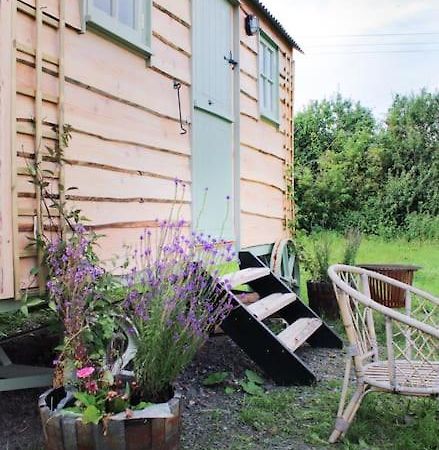 The Shepherds Hut Шрусбъри Екстериор снимка
