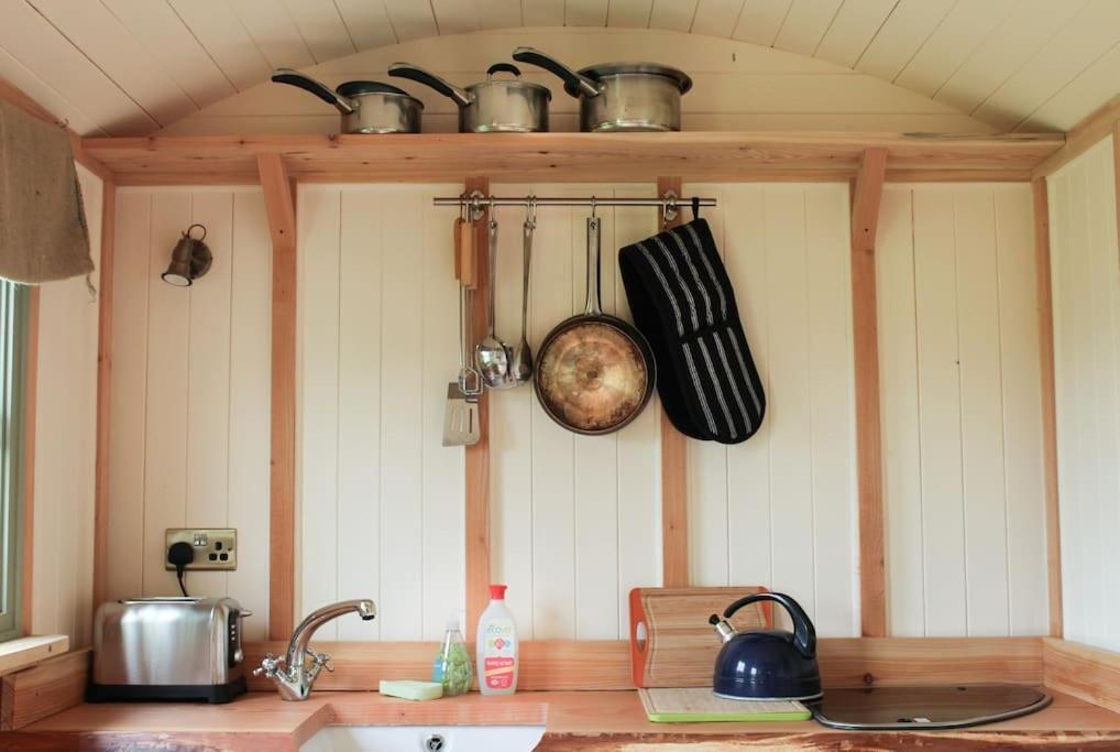 The Shepherds Hut Шрусбъри Екстериор снимка